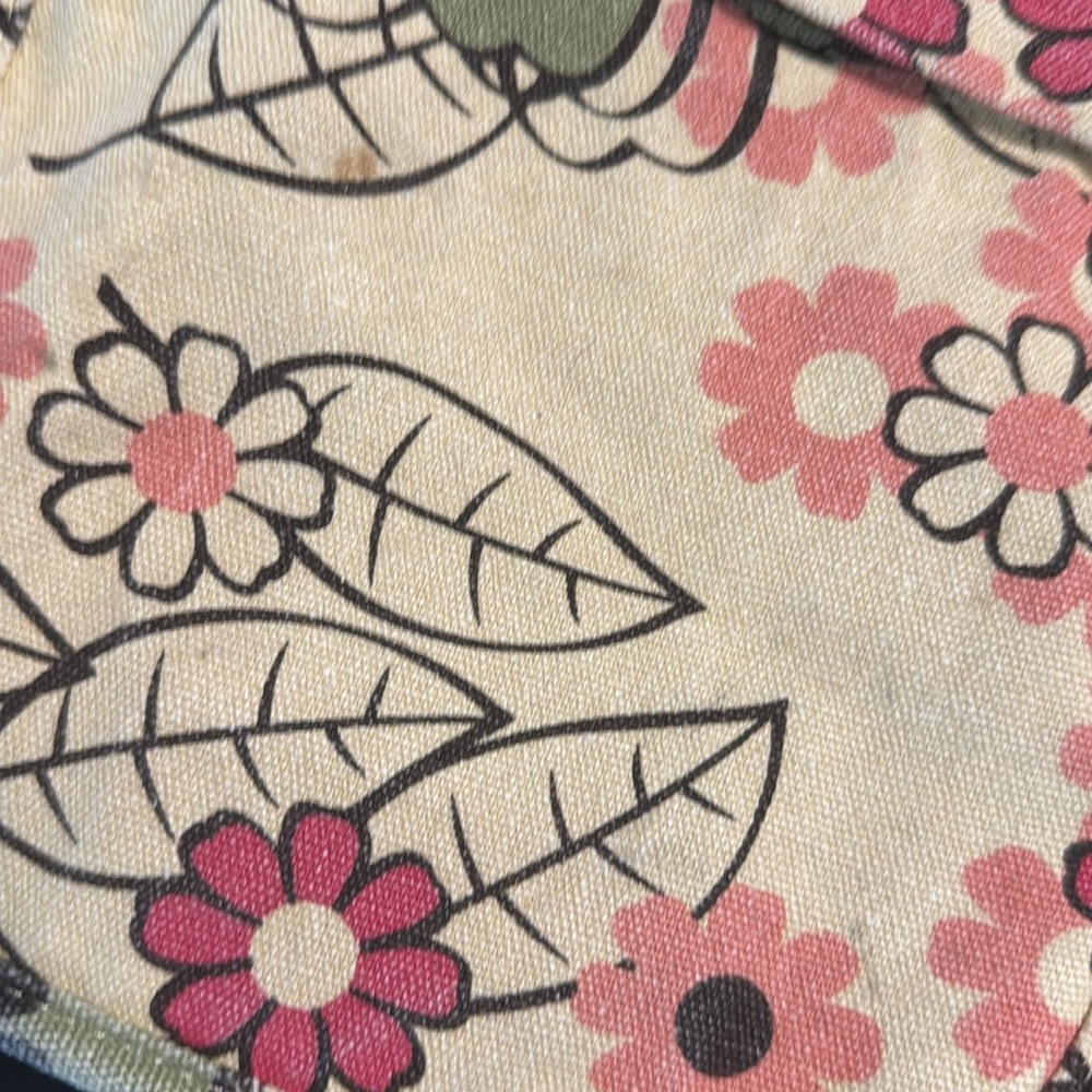 Kavu Floral Crossbody Bag in Pink and Cream - Picture 7 of 7